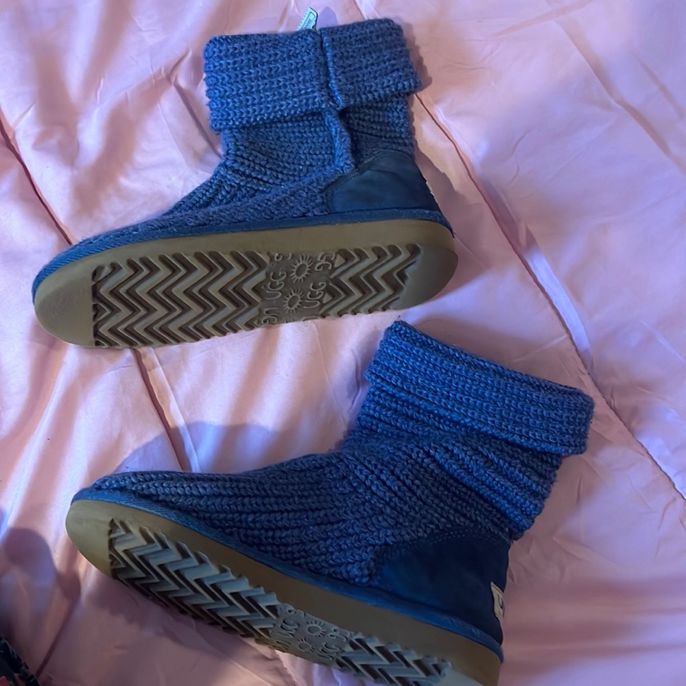 Knitted ugg boots
